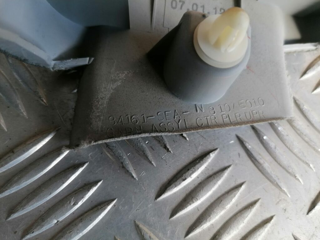 Vidējas salona statnes apdare priekš HONDA ACCORD 2007 YR562P