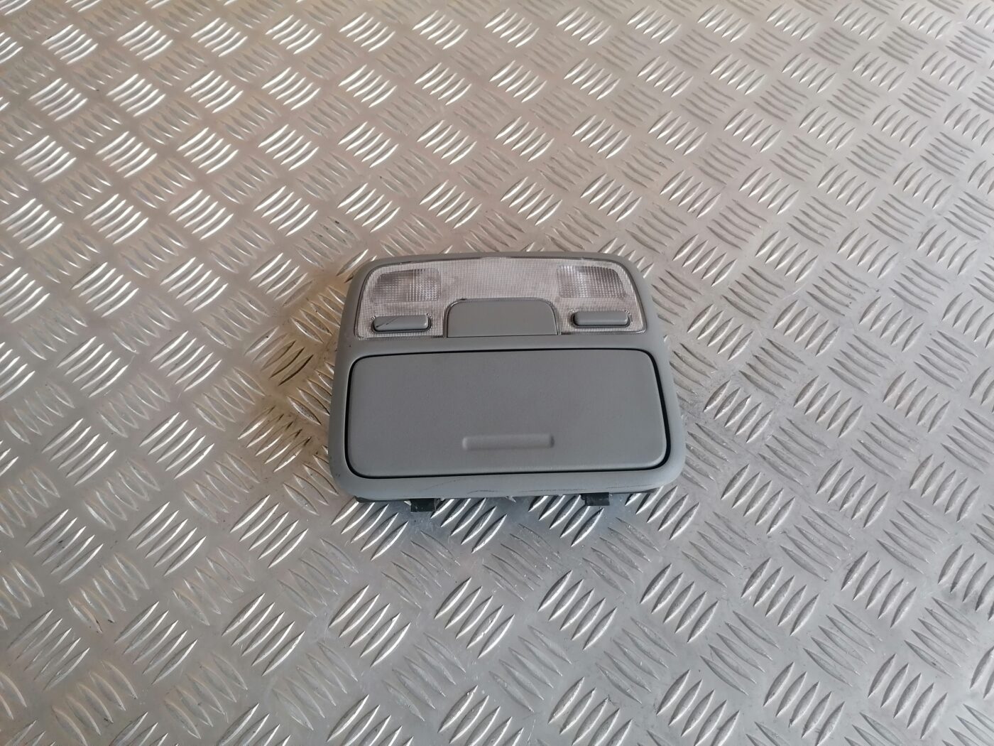 Salona apgaismojuma panelis priekš HONDA CR-V 2006 1 Salona apgaismojuma panelis priekš HONDA CR-V 2006