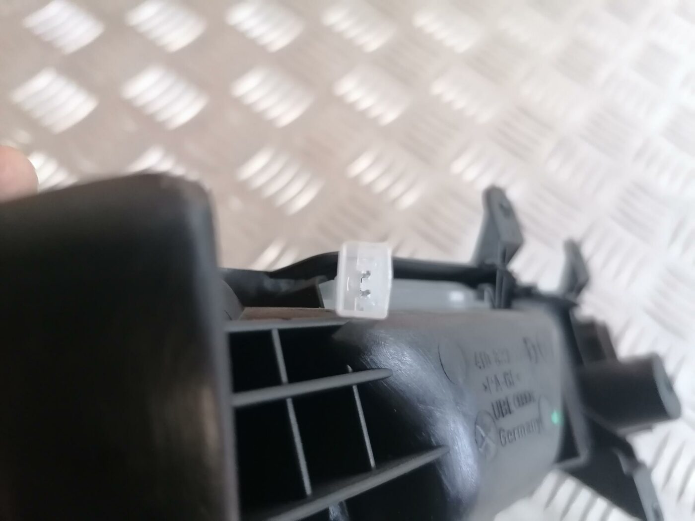 Salona durvju rokturis, priekšējais labais priekš AUDI A6 2008