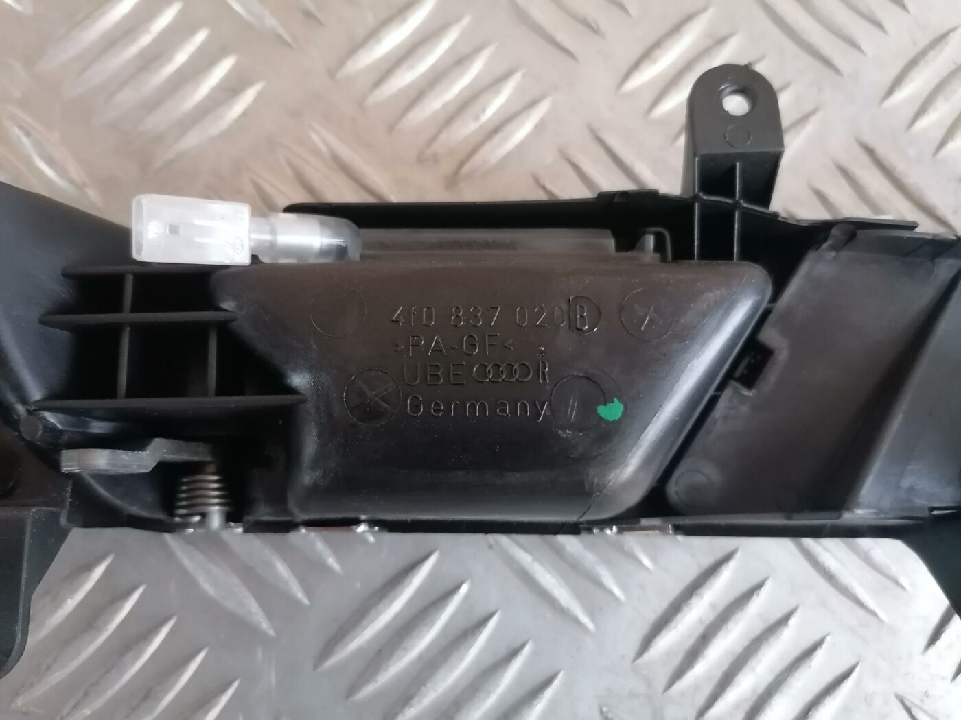 Salona durvju rokturis, priekšējais labais priekš AUDI A6 2008