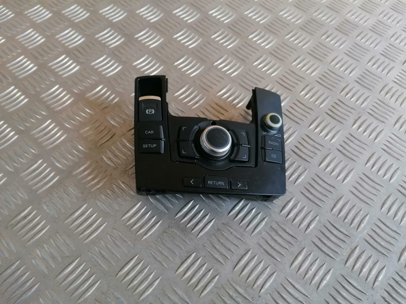 Multimēdijas vadības bloks priekš AUDI A6 2008 2 Multimēdijas vadības bloks priekš AUDI A6 2008