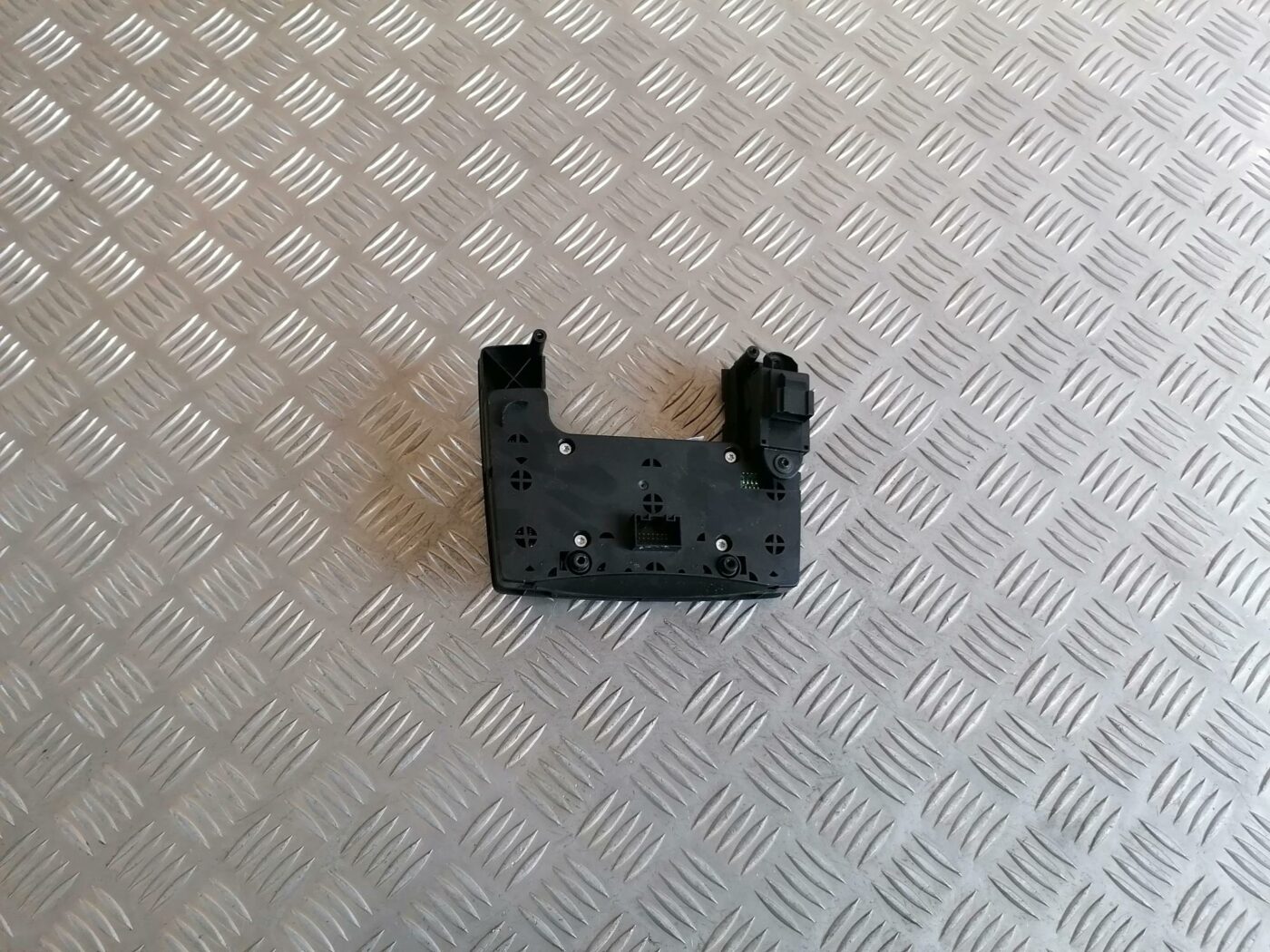 Multimēdijas vadības bloks priekš AUDI A6 2008 3 Multimēdijas vadības bloks priekš AUDI A6 2008