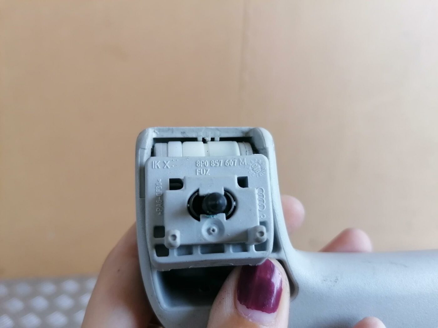 Salona rokturis griestos priekš AUDI A6 2008 2 Salona rokturis griestos priekš AUDI A6 2008