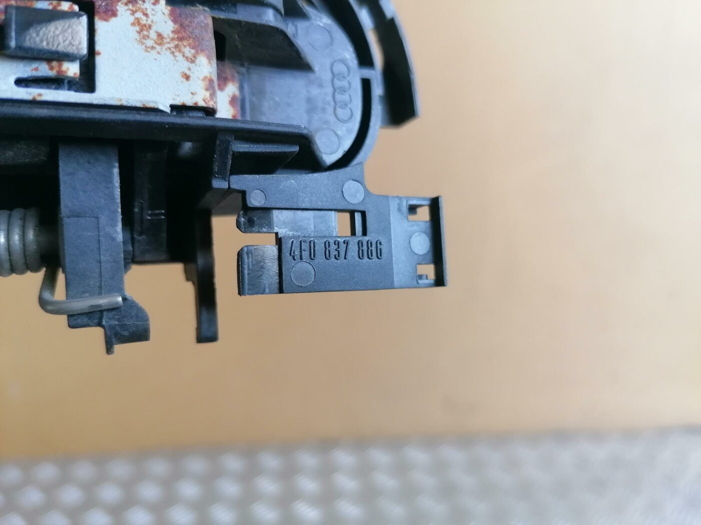 Priekšējāis labais durvju rokturis priekš AUDI A6 2008 3 Priekšējāis labais durvju rokturis priekš AUDI A6 2008