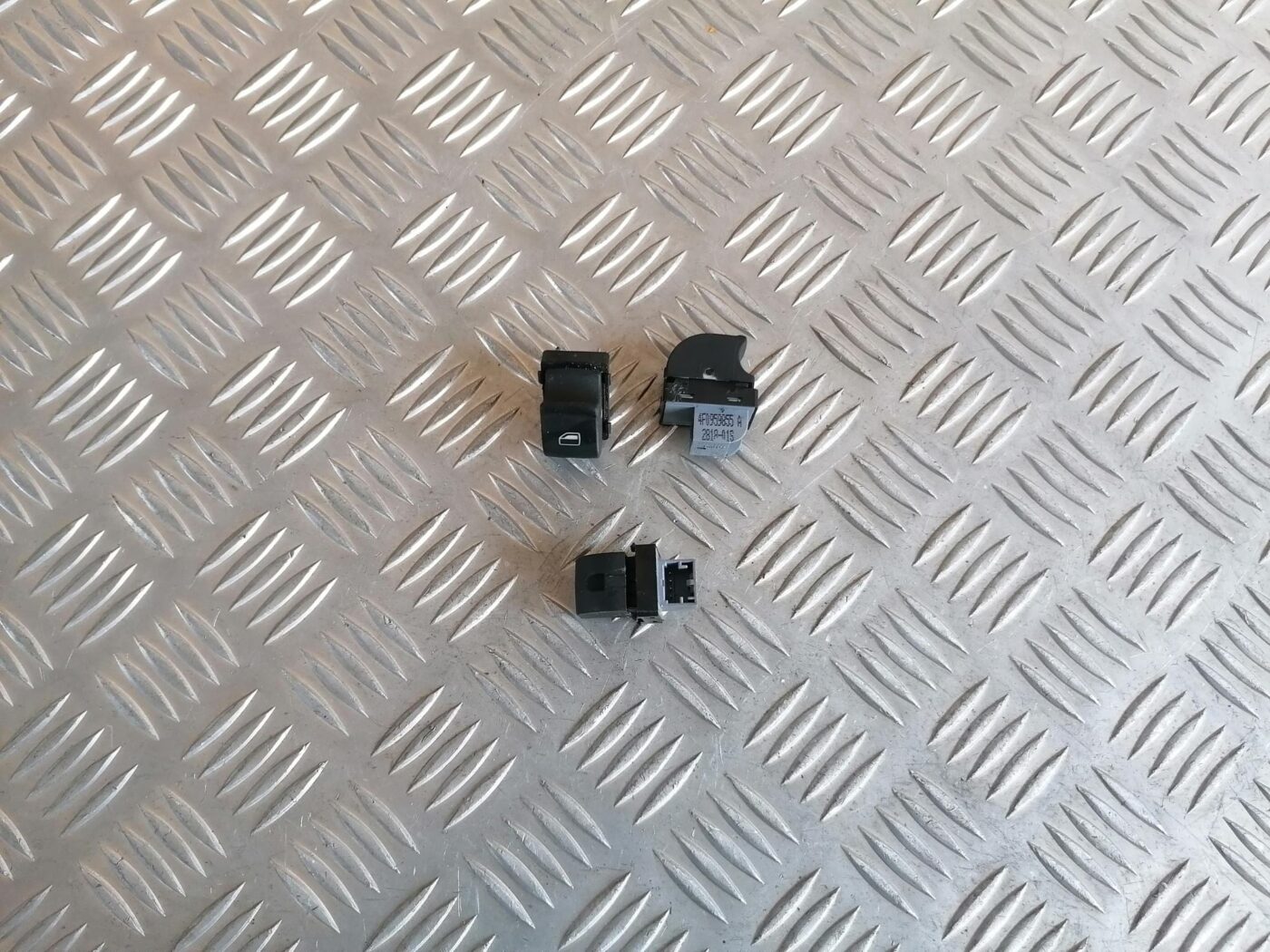 Stikla pacelšanas poga priekš AUDI A6 2008 1 Stikla pacelšanas poga priekš AUDI A6 2008