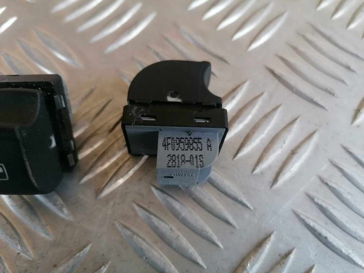 Stikla pacelšanas poga priekš AUDI A6 2008 2 Stikla pacelšanas poga priekš AUDI A6 2008