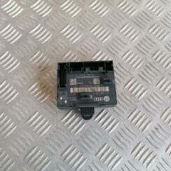 Aizmugurējo labo durvju vadības bloks priekš AUDI A6 2008