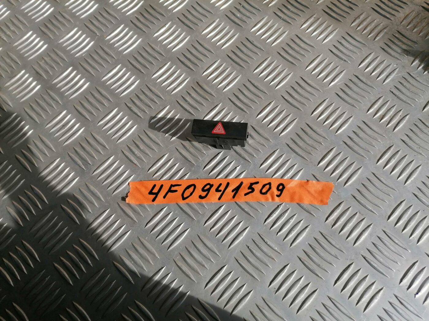 Trauksmes poga priekš AUDI A6 2008 3 Trauksmes poga priekš AUDI A6 2008