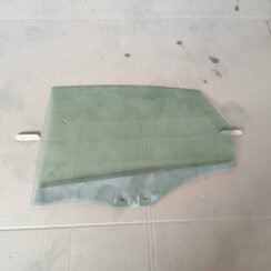 Aizmugurējo kreiso durvju stikls priekš AUDI A6 2008