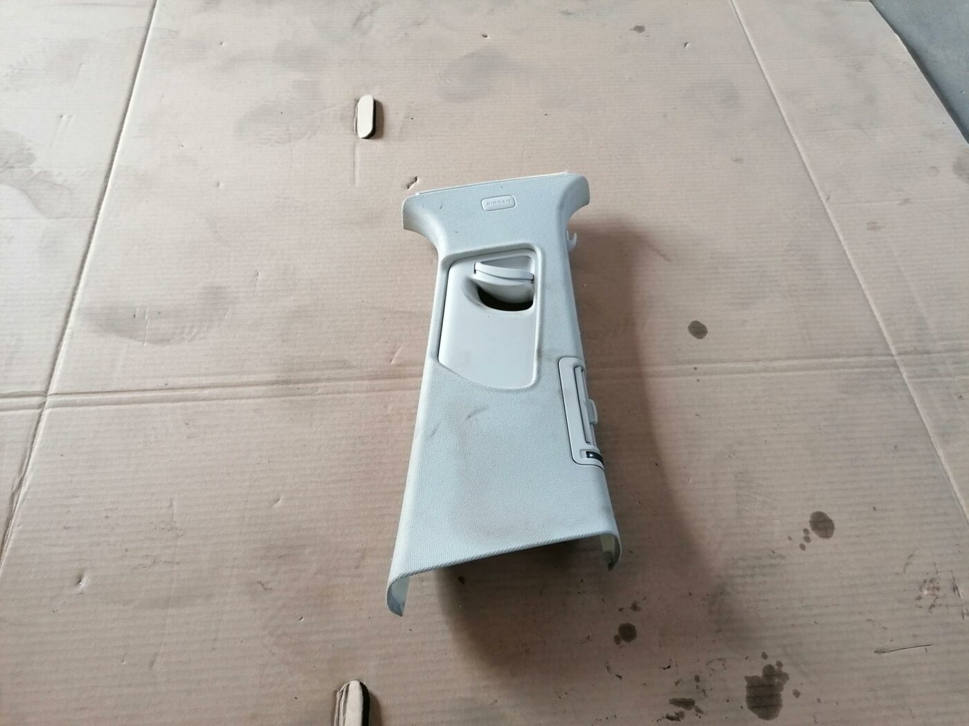 Vidējas salona statnes apdare priekš AUDI A6 2008 1 Vidējas salona statnes apdare priekš AUDI A6 2008