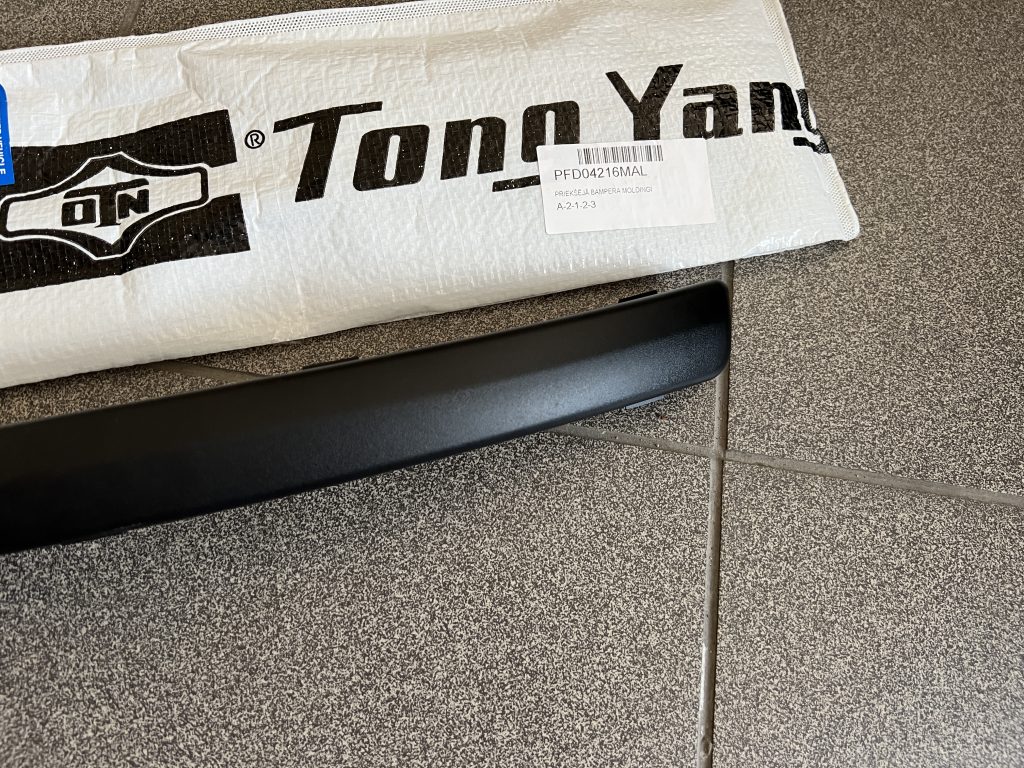 Priekšēja bufera uzlika priekš FORD MONDEO 2003-2007 1318779 4 Priekšēja bufera uzlika priekš FORD MONDEO 2003-2007 1318779