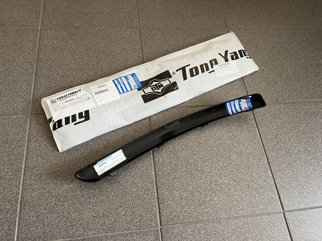 Priekšēja bufera uzlika priekš FORD MONDEO 2003-2007 1318779 2 Priekšēja bufera uzlika priekš FORD MONDEO 2003-2007 1318779