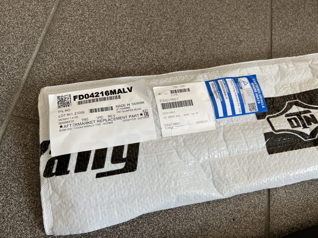 Priekšēja bufera uzlika priekš FORD MONDEO 2003-2007 1318779 6 Priekšēja bufera uzlika priekš FORD MONDEO 2003-2007 1318779