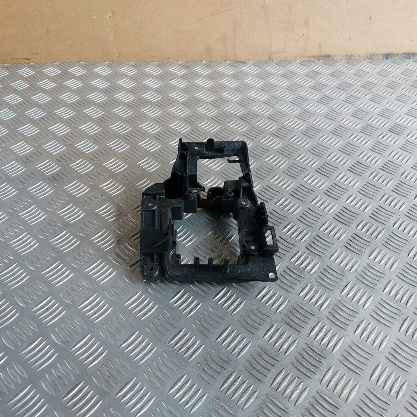 Centrālās konsoles iekšējā plastmasa priekš BMW 520D F11 2011 TOURING