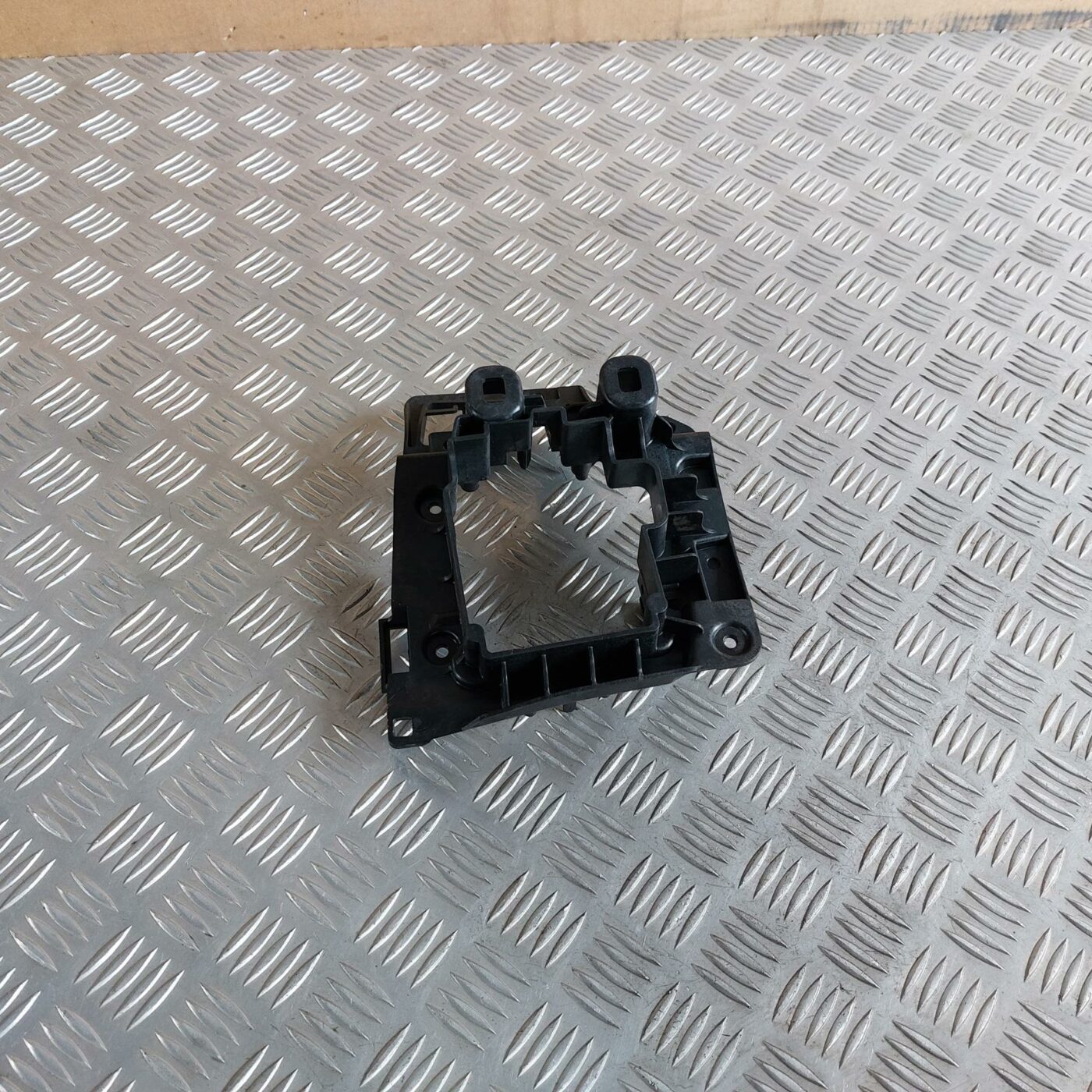 Centrālās konsoles iekšējā plastmasa priekš BMW 520D F11 2011 TOURING