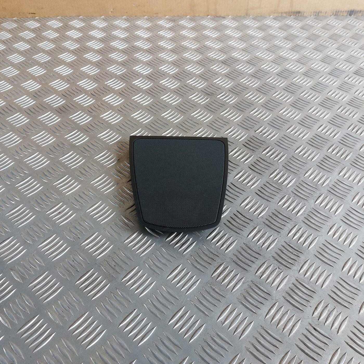 Mērinstrumentu paneļa skaļruņa apdare priekš BMW 520D F11 2011 TOURING 1 Mērinstrumentu paneļa skaļruņa apdare priekš BMW 520D F11 2011 TOURING