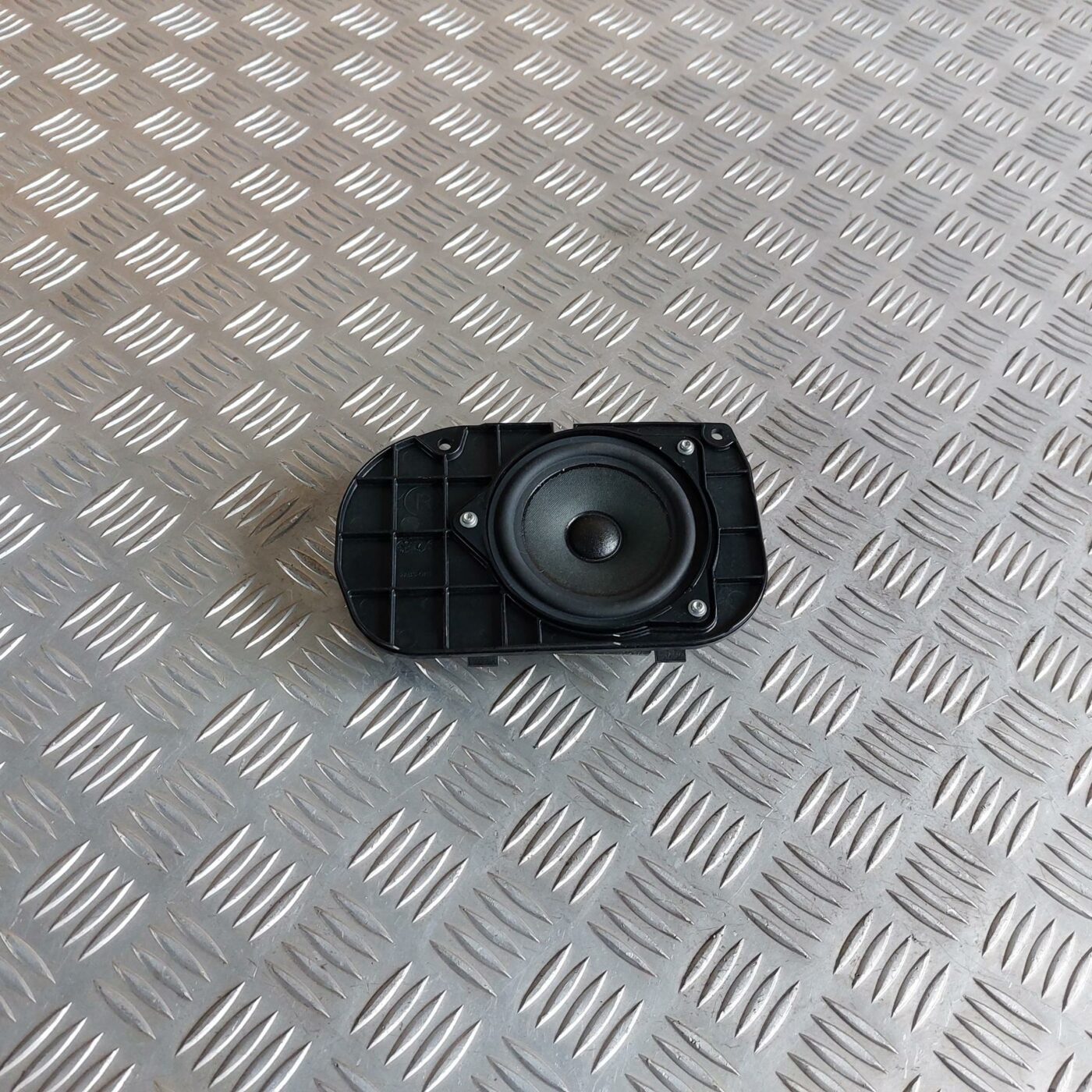 Skaļrunis griestos priekš BMW 520D F11 2011 TOURING