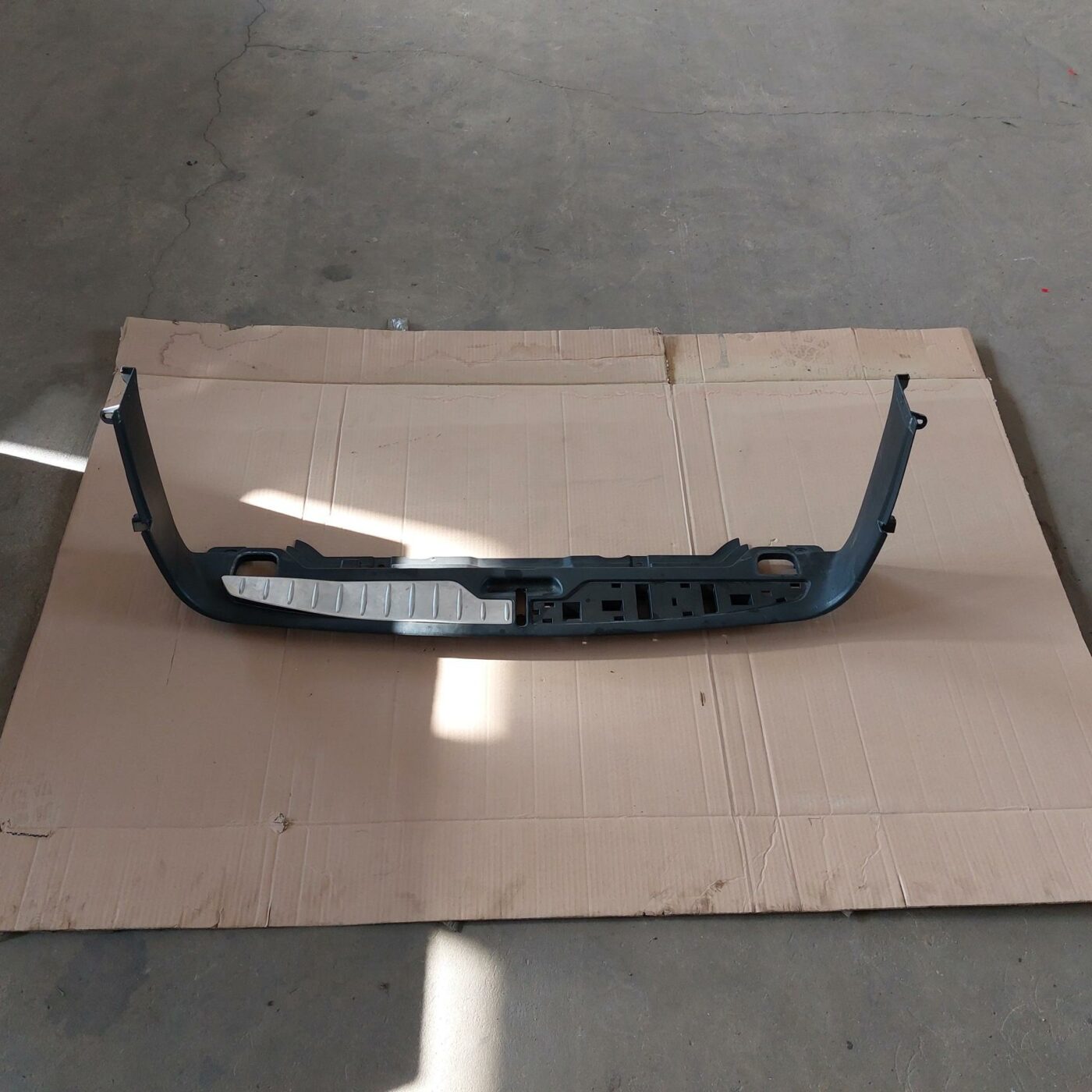 Bagāžnieka vāka apdare priekš BMW 520D F11 2011 TOURING 2 Bagāžnieka vāka apdare priekš BMW 520D F11 2011 TOURING