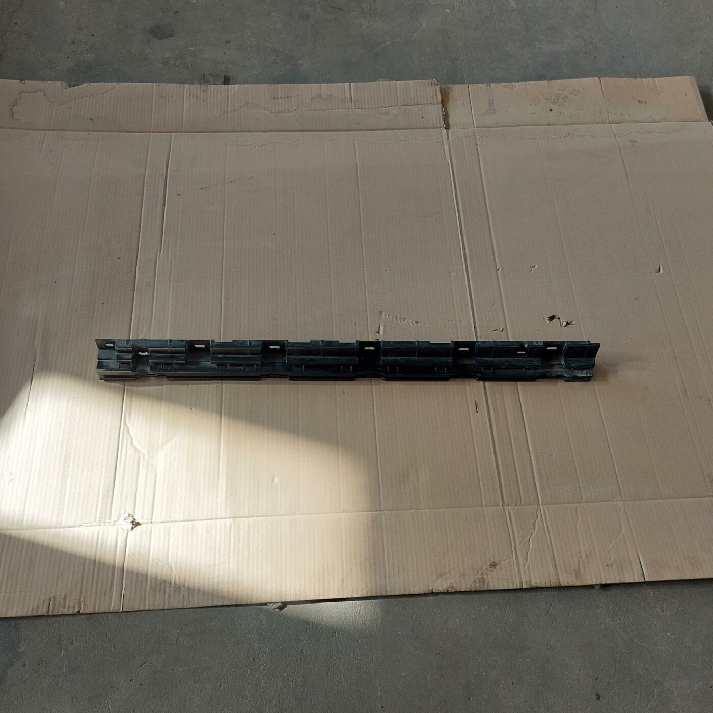 Sliekšņa kronšteins priekš BMW 520D F11 2011 TOURING