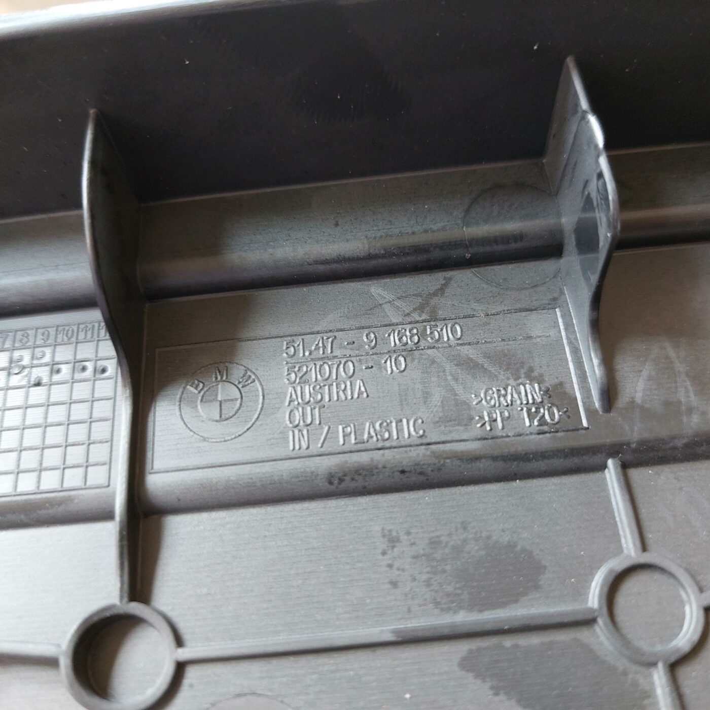 Bagāžnieka nodalījuma plastmasa priekš BMW 520D F11 2011 TOURING