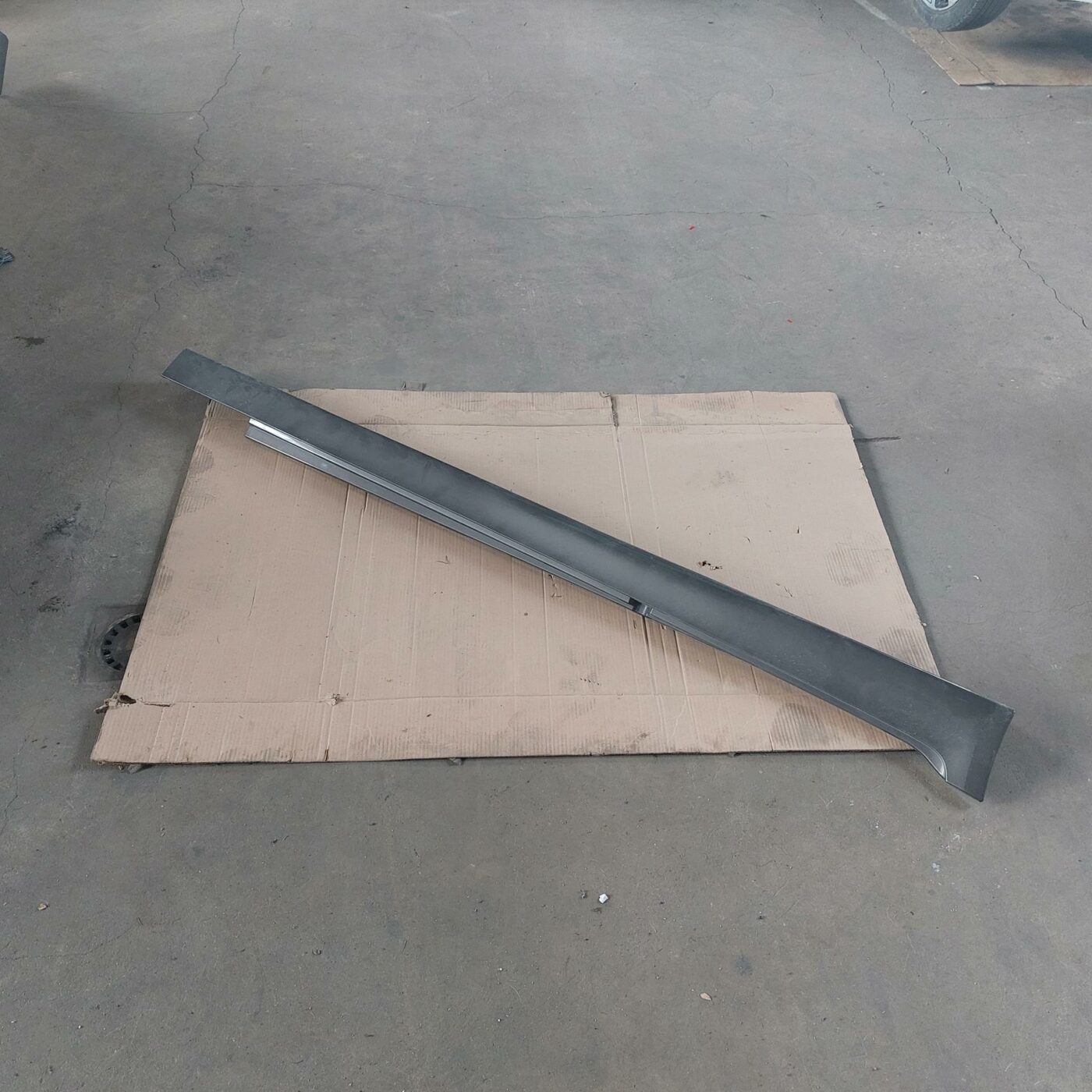 Ārēja sliekšņa laba uzlika priekš BMW 520D F11 2011 TOURING 1 Ārēja sliekšņa laba uzlika priekš BMW 520D F11 2011 TOURING