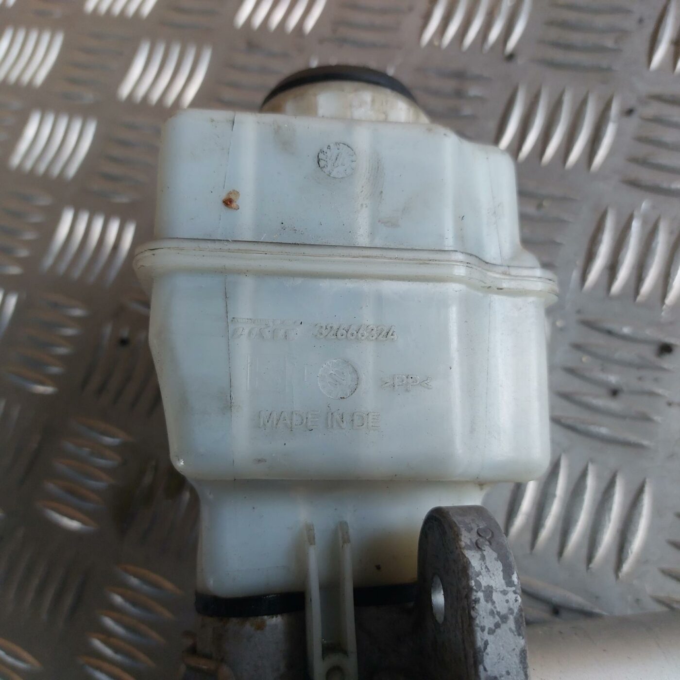 Bremžu pastiprinātāja galvenais cilindrs priekš BMW 520D F11 2011 TOURING