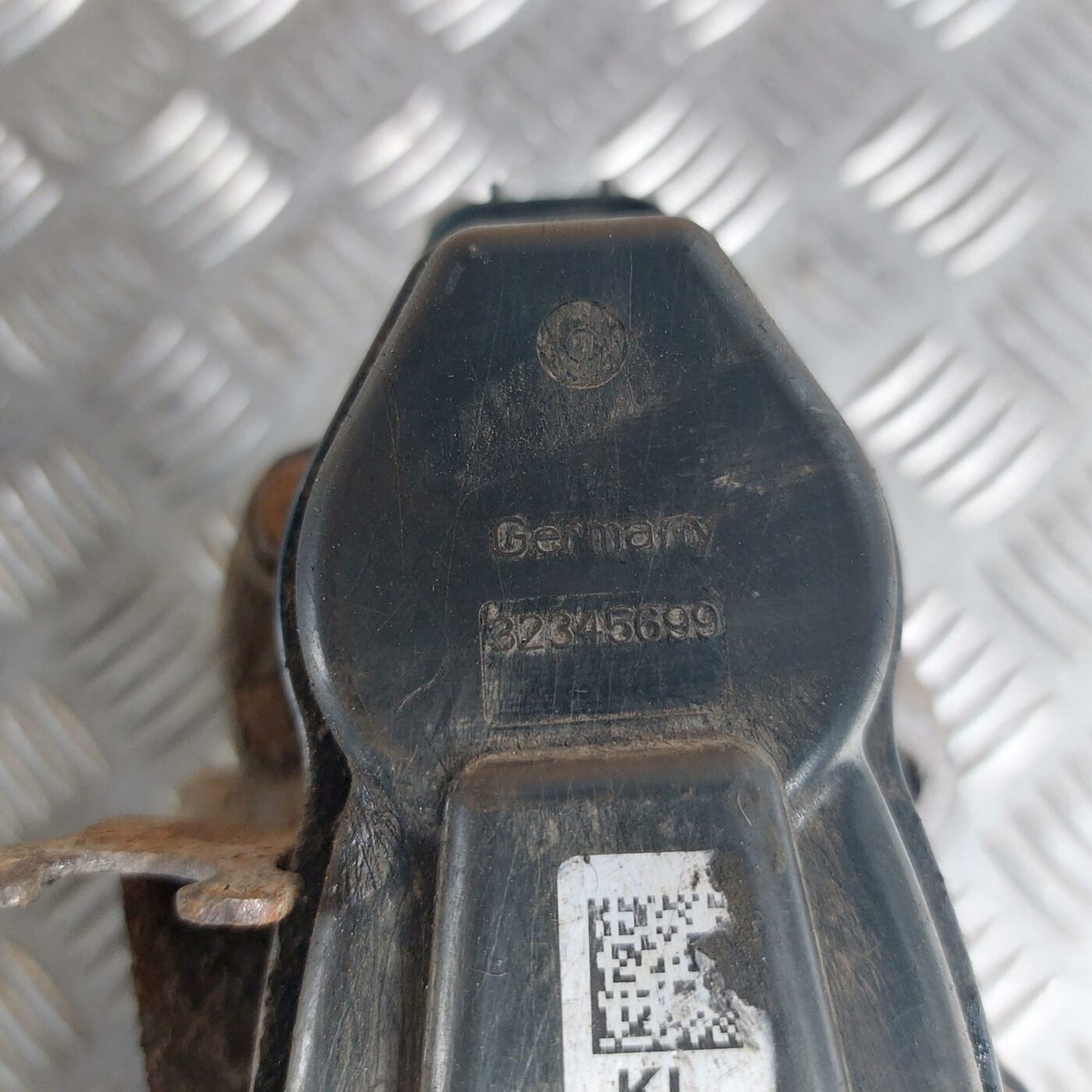 Aizmugurējais kreisais suports priekš BMW 520D F11 2011 TOURING 3 Aizmugurējais kreisais suports priekš BMW 520D F11 2011 TOURING