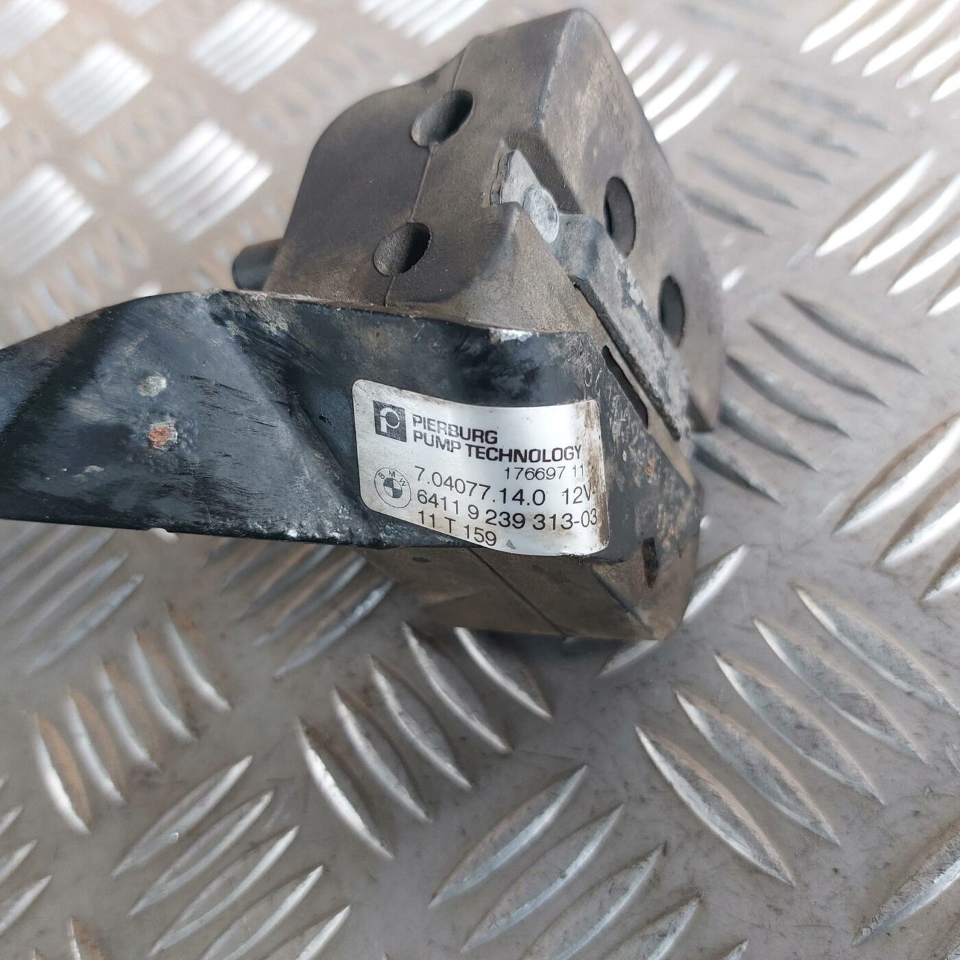 Ūdens sūknis priekš BMW 520D F11 2011 TOURING 4 Ūdens sūknis priekš BMW 520D F11 2011 TOURING