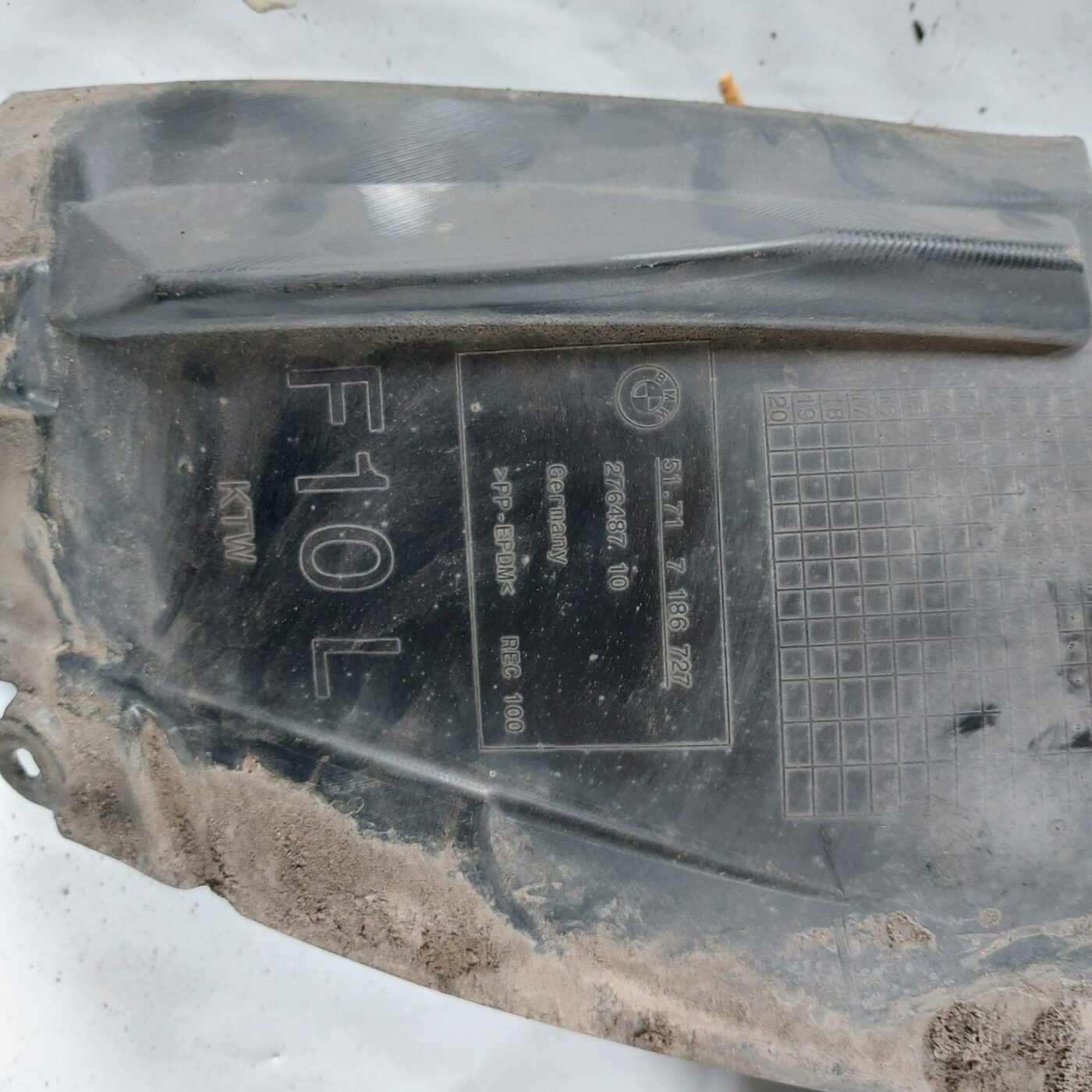 Priekšējais labais paspārns priekš BMW 520D F11 2011 TOURING