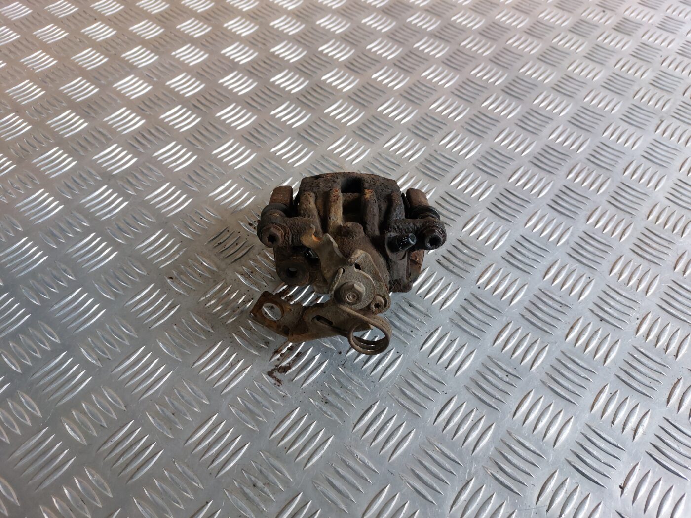 Aizmugurējais kreisais suports priekš HONDA CIVIC 2006 2 Aizmugurējais kreisais suports priekš HONDA CIVIC 2006