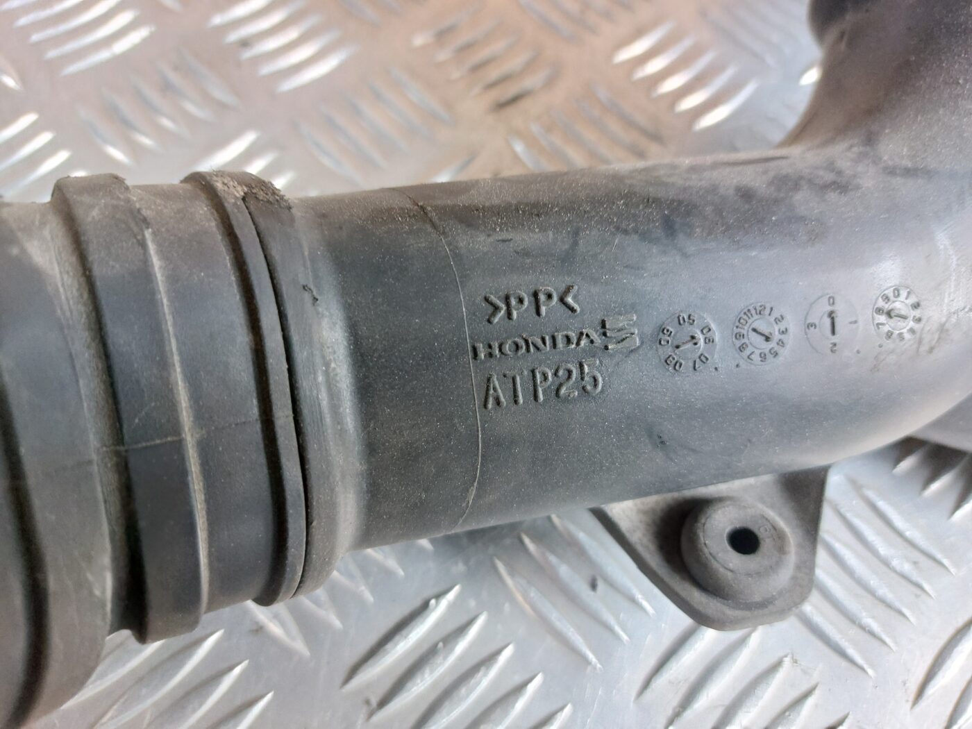 Gaisa filtra korpusa caurule priekš HONDA CIVIC 2006 2 Gaisa filtra korpusa caurule priekš HONDA CIVIC 2006