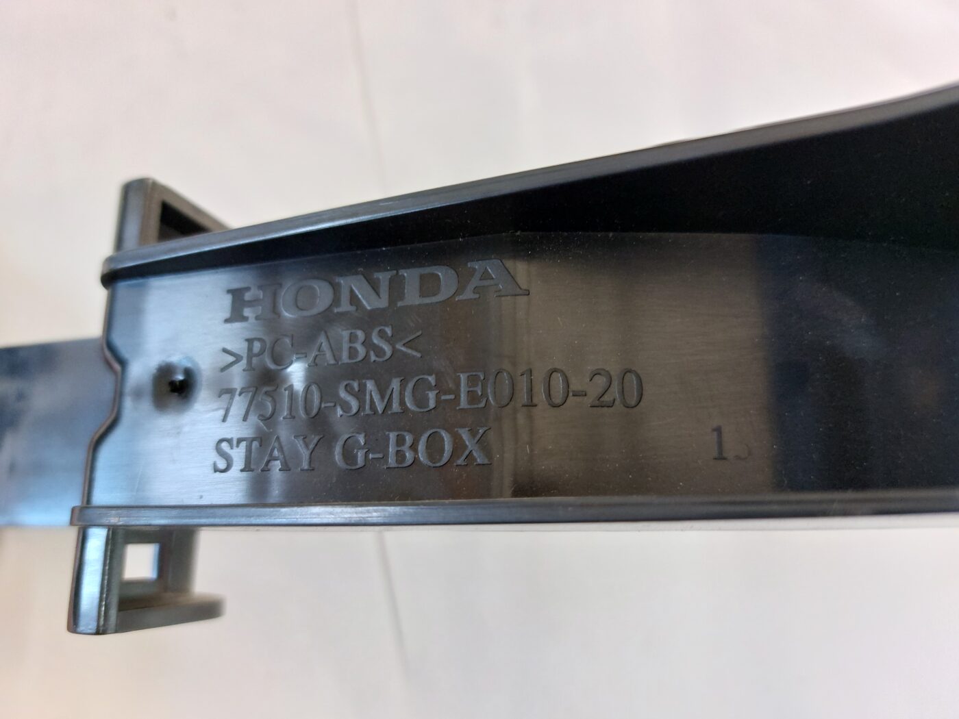 Mantu glabāšanas nodalījuma kronšteins priekš HONDA CIVIC 2006