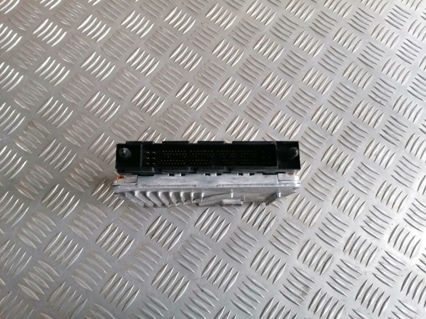 Dzinēja vadības bloks priekš VOLVO S80 2004 2 Dzinēja vadības bloks priekš VOLVO S80 2004