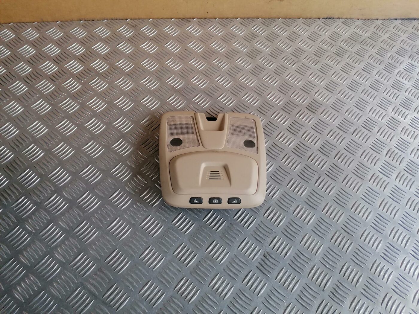 Salona apgaismojuma panelis priekš VOLVO S80 2004 1 Salona apgaismojuma panelis priekš VOLVO S80 2004