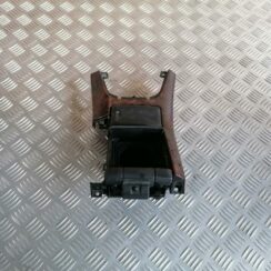 Dekoratīva apdare centrālās konsoles nodalījumam priekš VOLVO S80 2004