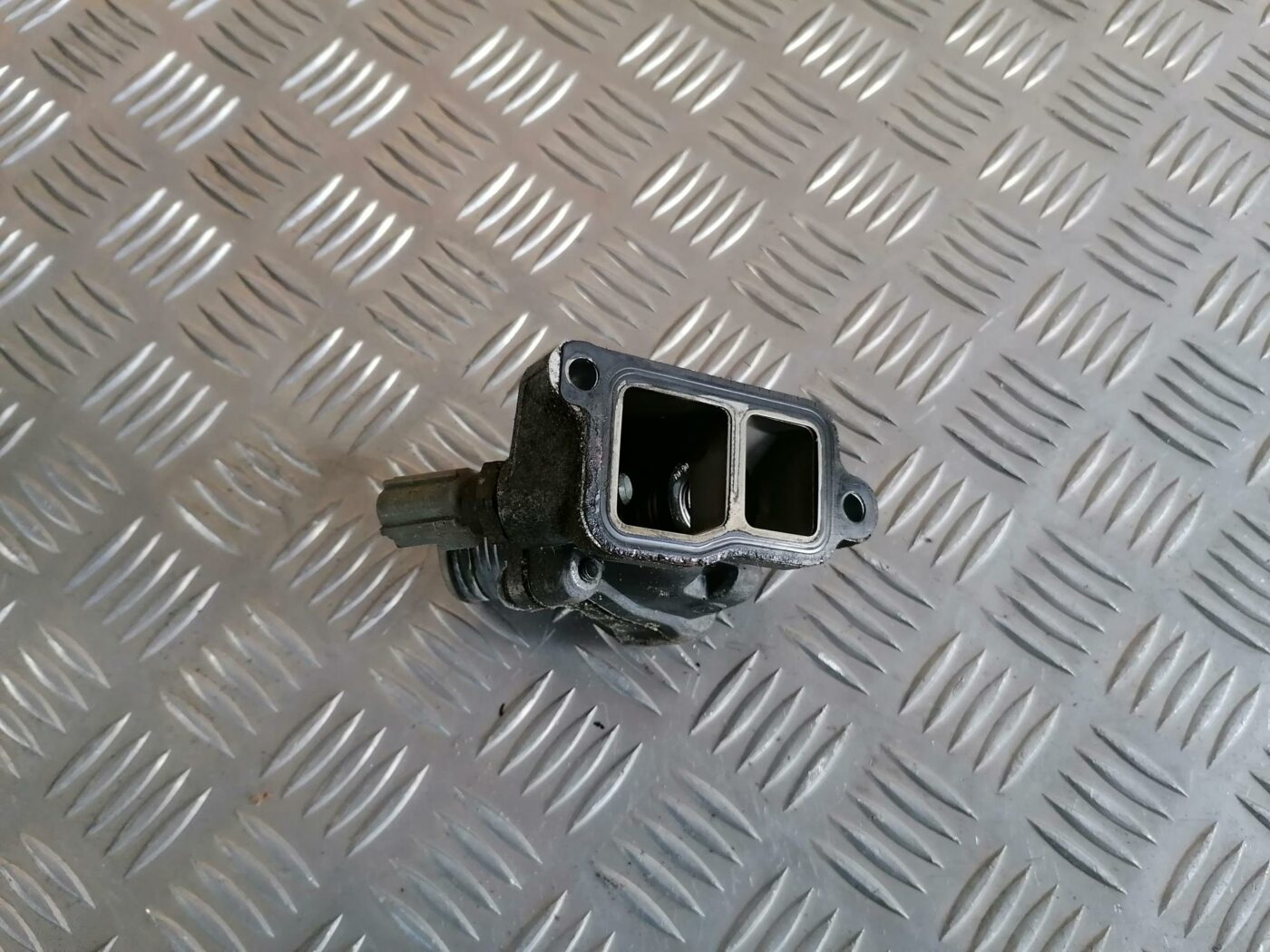 Termostata korpuss priekš VOLVO S80 2004 2 Termostata korpuss priekš VOLVO S80 2004