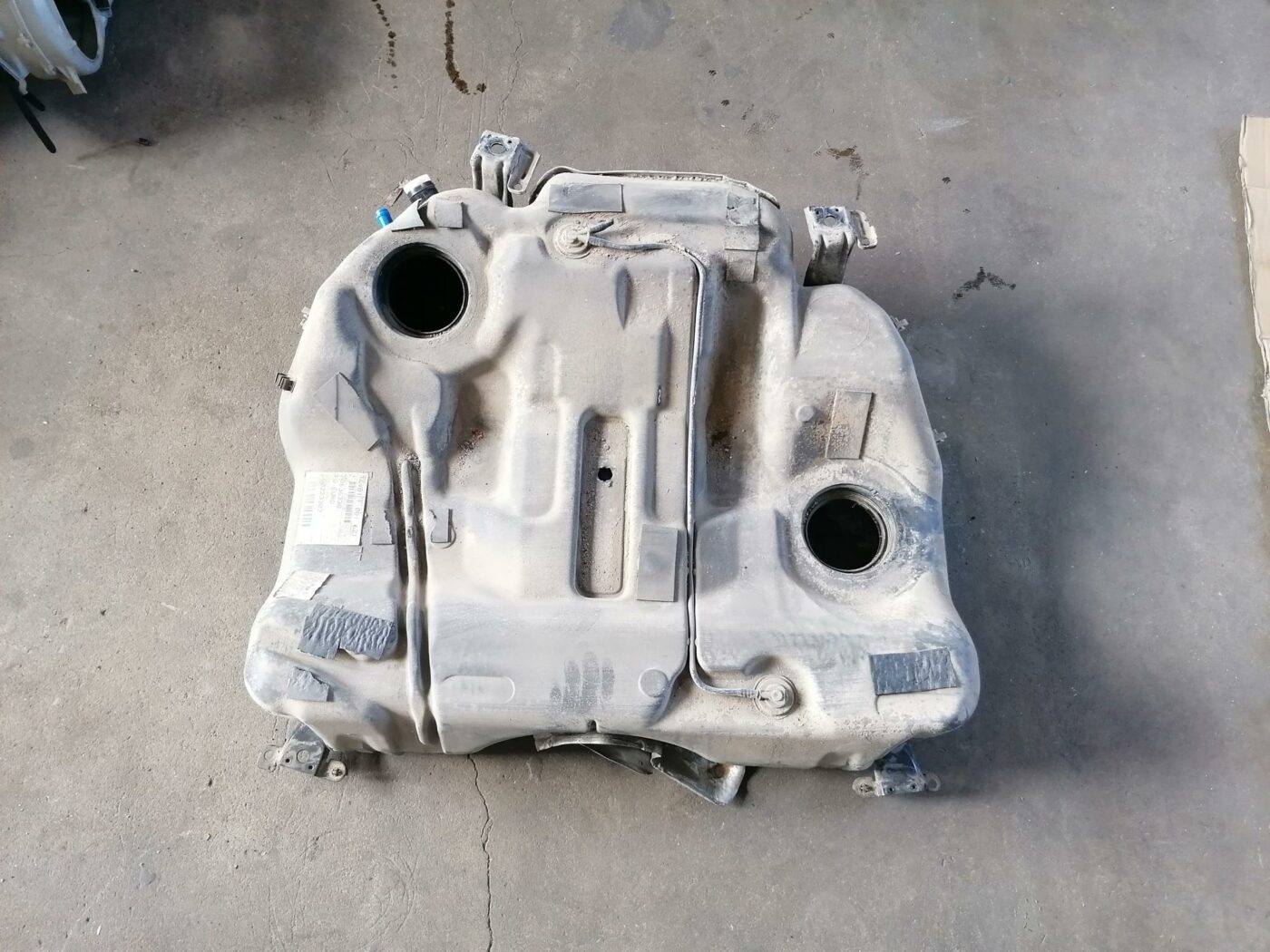 Degvielas tvertne priekš VOLVO S80 2004 1 Degvielas tvertne priekš VOLVO S80 2004