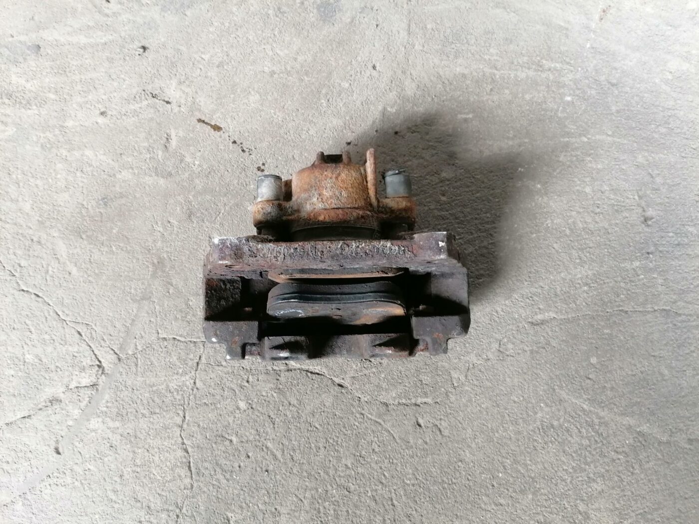 Priekšējais kreisais suports priekš VOLVO S80 2004 2 Priekšējais kreisais suports priekš VOLVO S80 2004