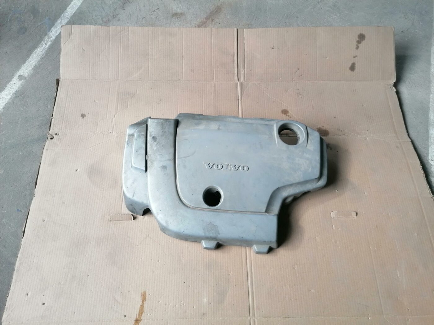 Dzinēja dekoratīvais vāks priekš VOLVO S80 2004