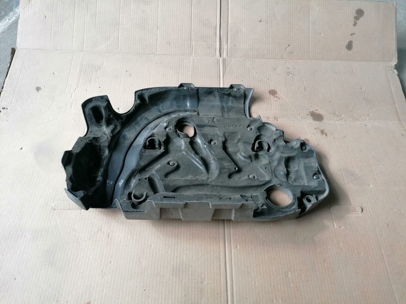 Dzinēja dekoratīvais vāks priekš VOLVO S80 2004