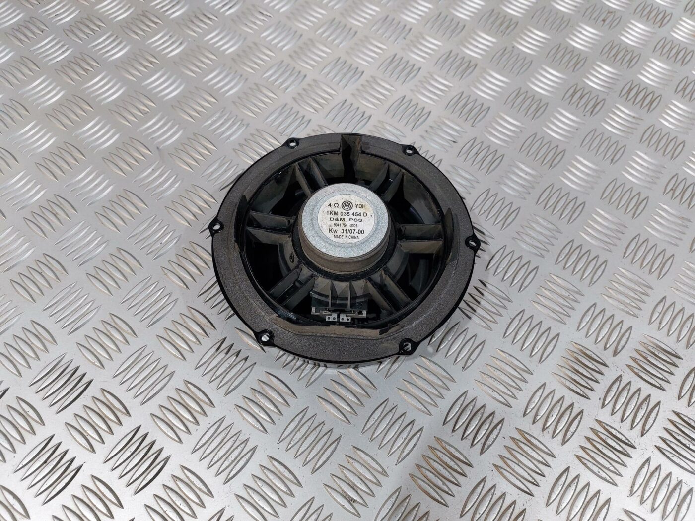 Durvju skaļrunis, apakšā priekš VW JETTA 2008 2 Durvju skaļrunis, apakšā priekš VW JETTA 2008