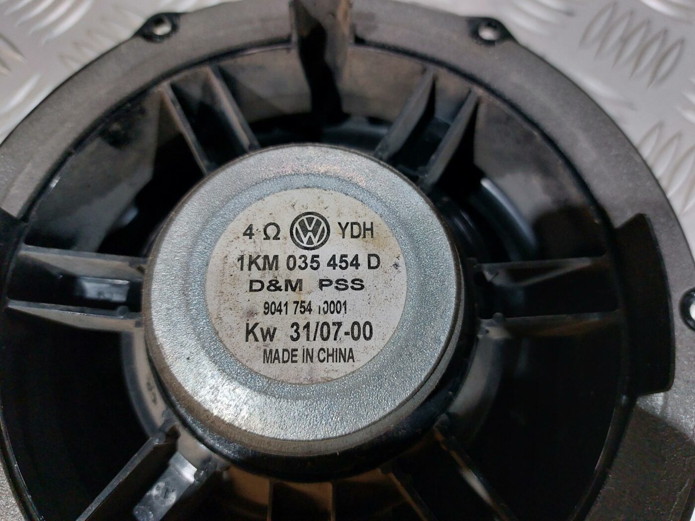 Durvju skaļrunis, apakšā priekš VW JETTA 2008 3 Durvju skaļrunis, apakšā priekš VW JETTA 2008