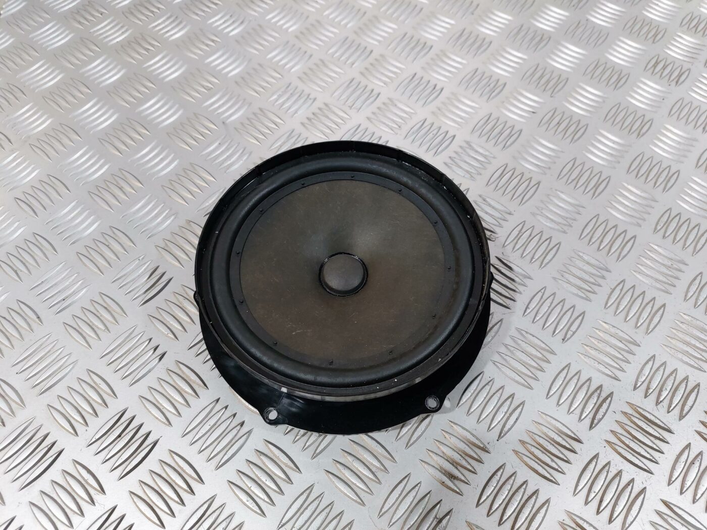 Durvju skaļrunis, apakšā priekš VW JETTA 2008