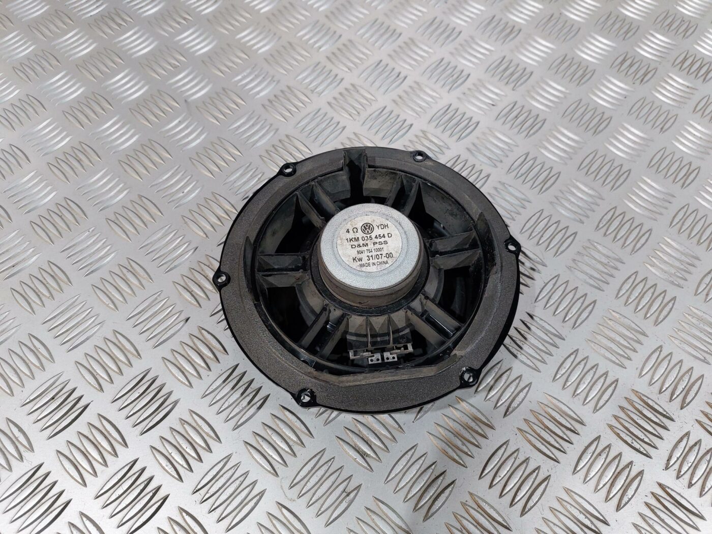 Durvju skaļrunis, apakšā priekš VW JETTA 2008