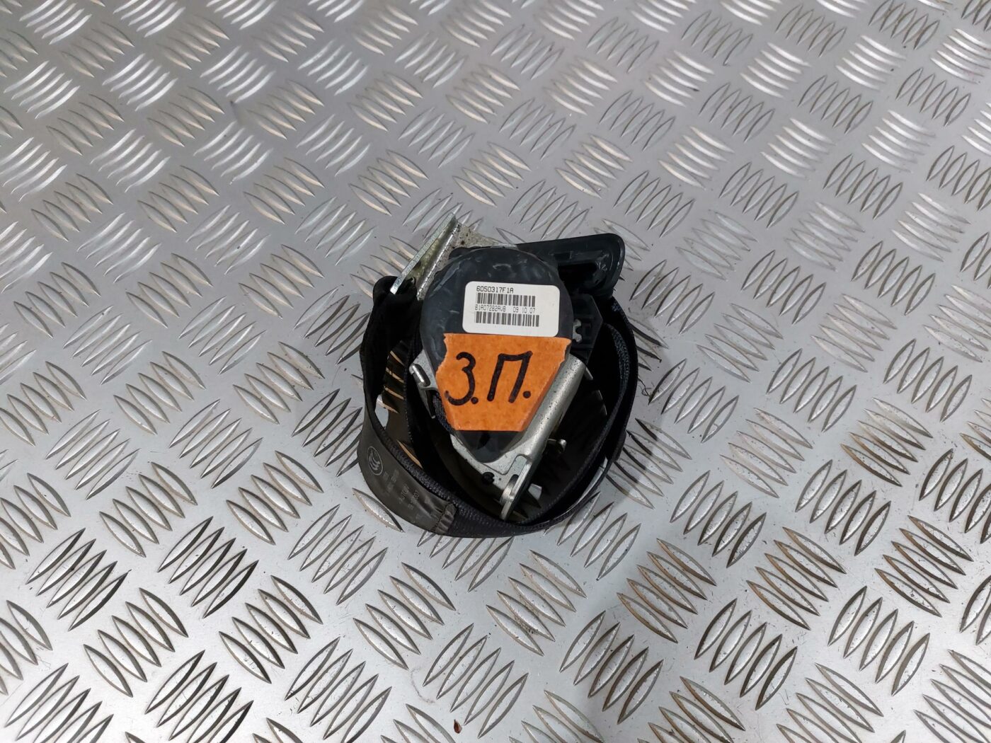 Aizmugurējā labā drošības josta priekš VW JETTA 2008 1 Aizmugurējā labā drošības josta priekš VW JETTA 2008