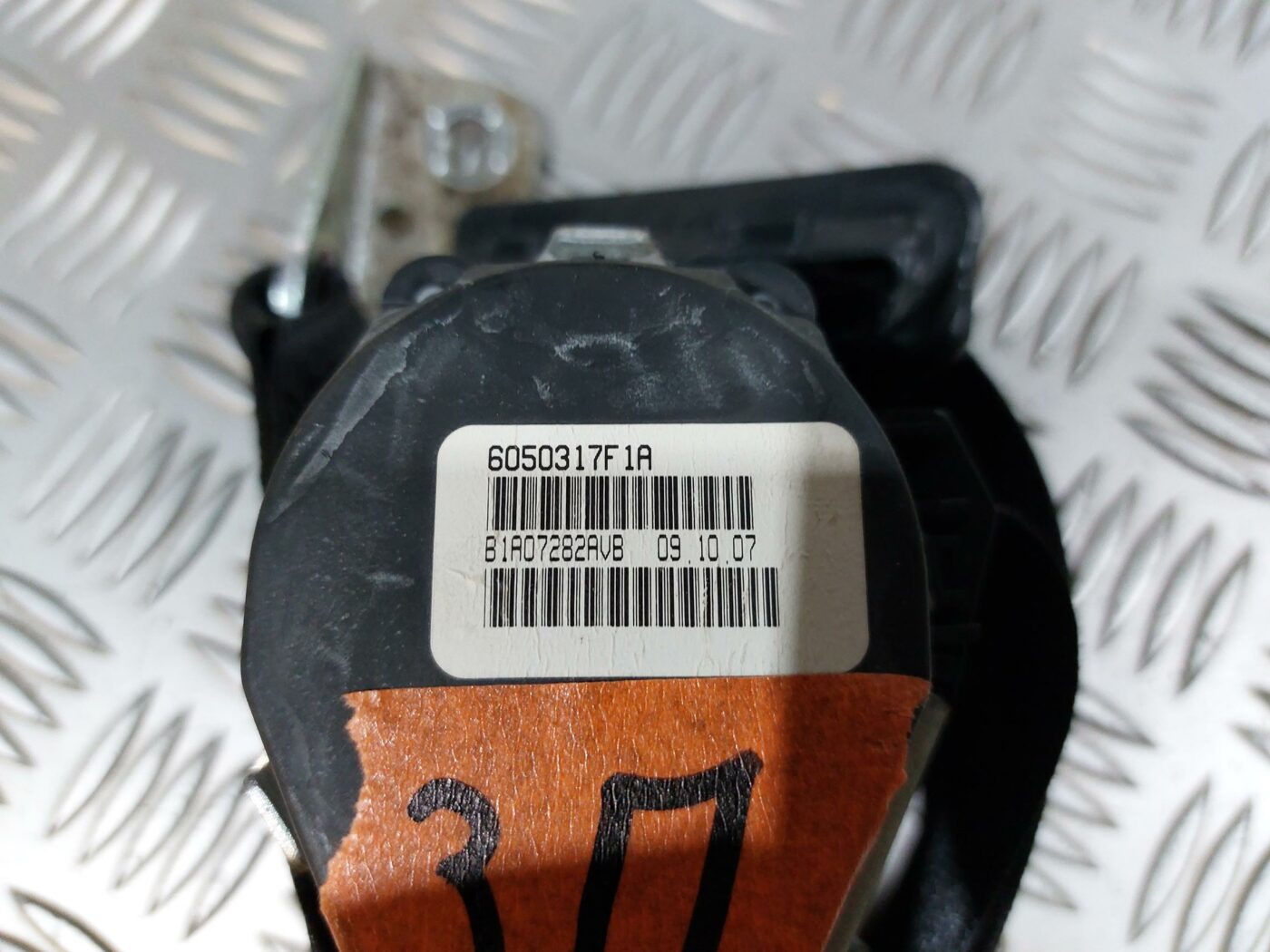 Aizmugurējā labā drošības josta priekš VW JETTA 2008 2 Aizmugurējā labā drošības josta priekš VW JETTA 2008