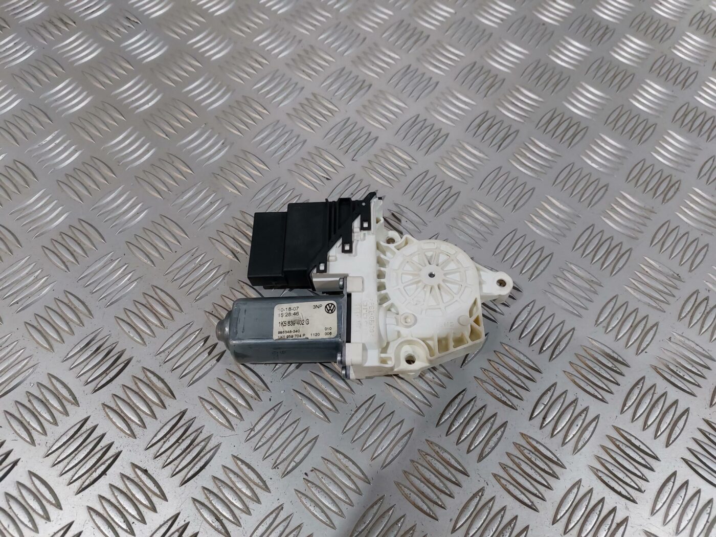 Elektrisko stiklu motors priekš VW JETTA 2008 1 Elektrisko stiklu motors priekš VW JETTA 2008