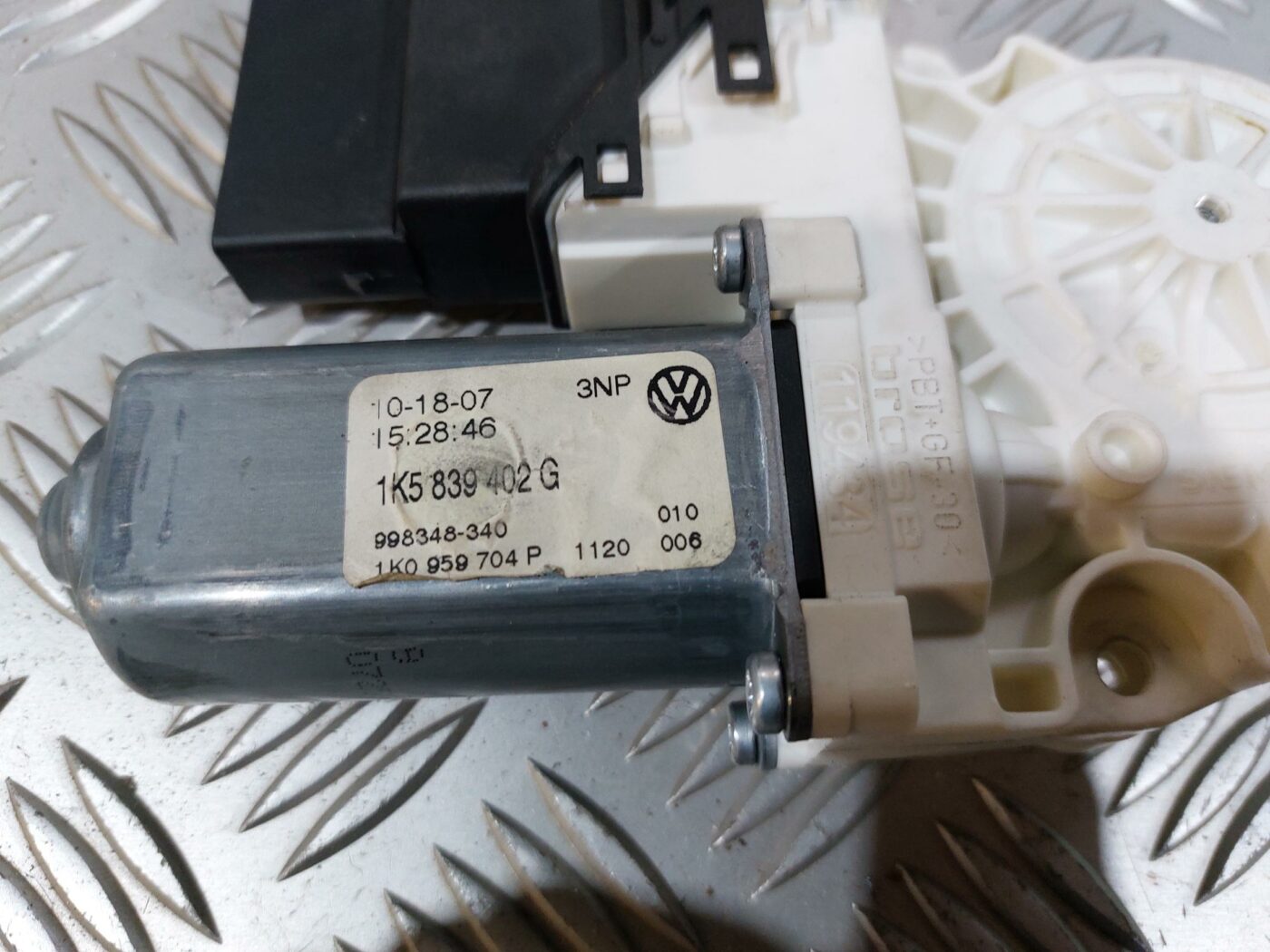 Elektrisko stiklu motors priekš VW JETTA 2008 3 Elektrisko stiklu motors priekš VW JETTA 2008