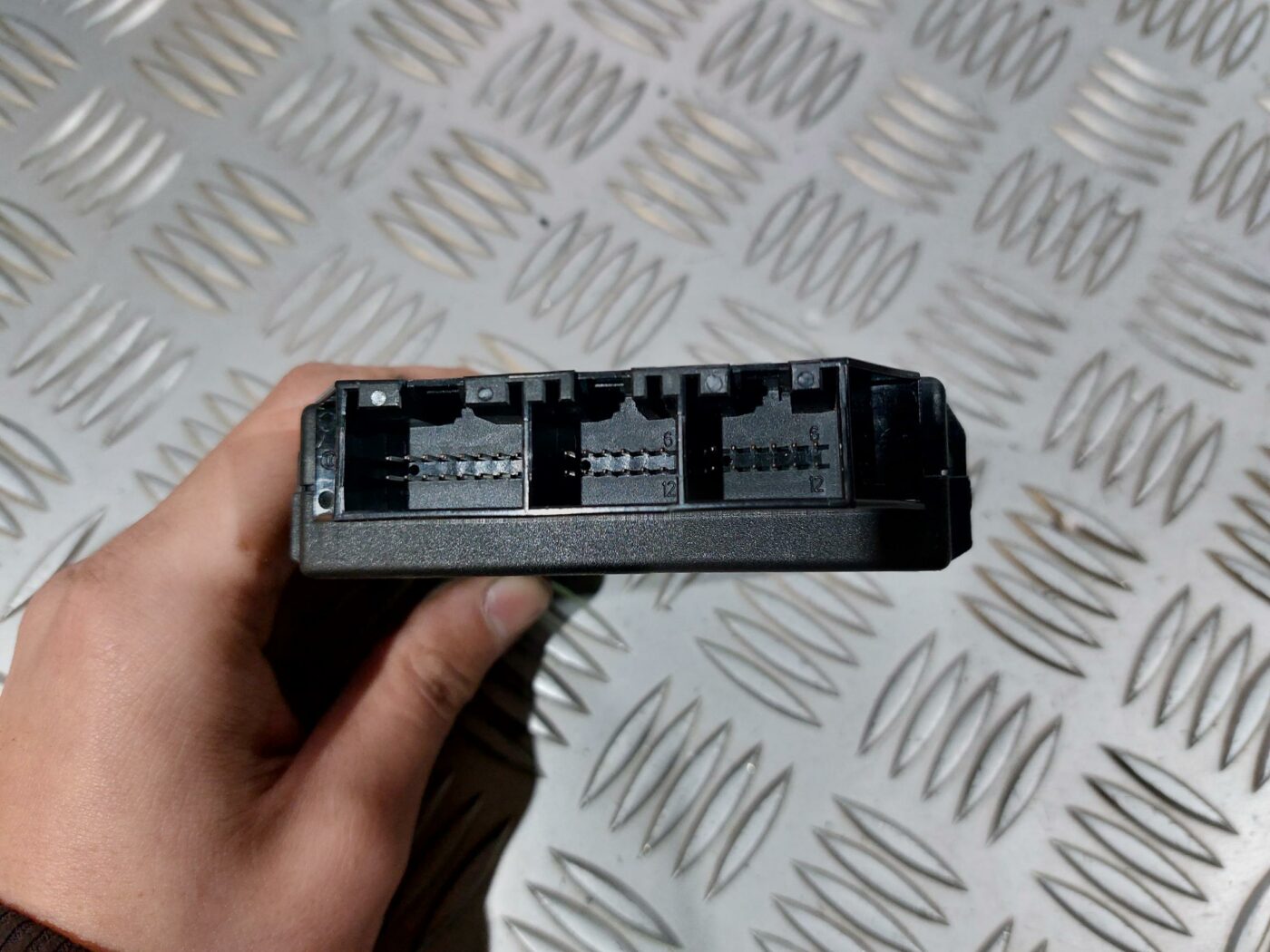 Parkošanās devēju vadības bloks priekš VW JETTA 2008 3 Parkošanās devēju vadības bloks priekš VW JETTA 2008