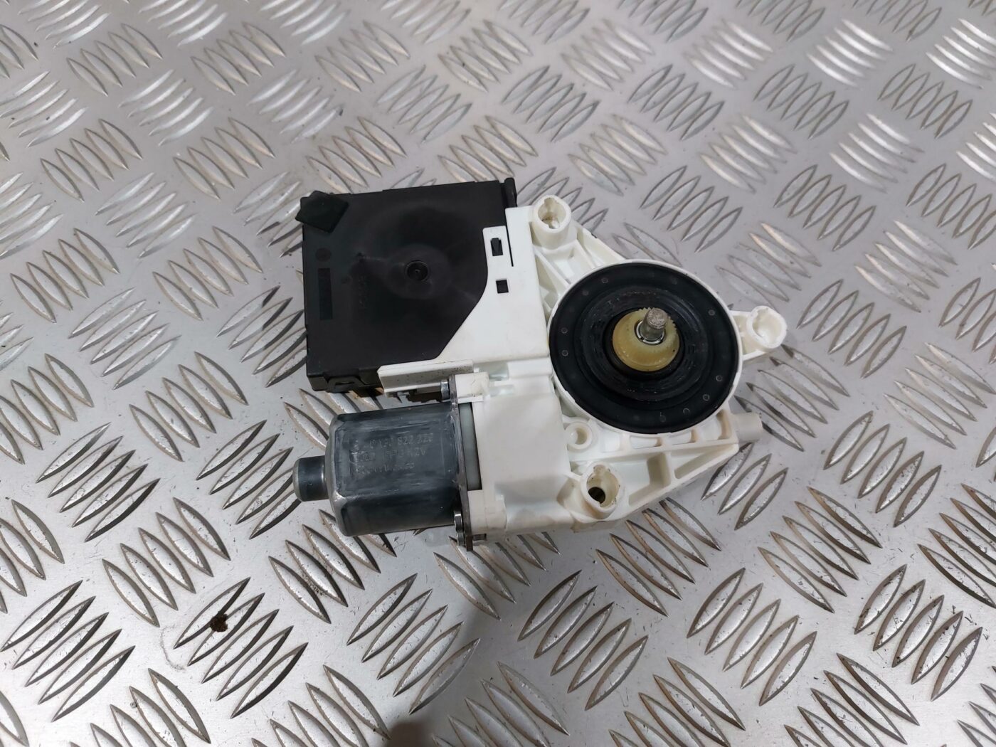 Elektrisko stiklu motors priekš VW JETTA 2008 2 Elektrisko stiklu motors priekš VW JETTA 2008